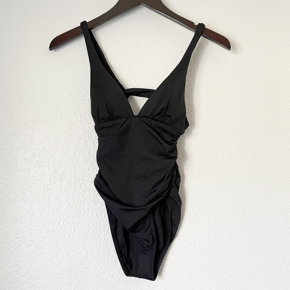 NWT L*SPACE Sydney Ruched Classic One Piece Swimsuit Black 4 - Picture 6 of 9